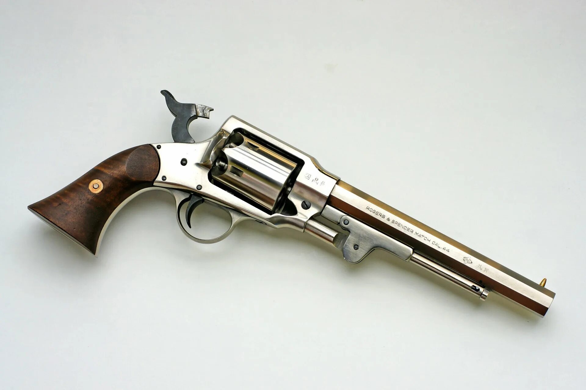 Кольт оружие. Пистолет смит-вессон 686. 357 magnum. Кольт револьвер 1920. Восьмизарядный револьвер.