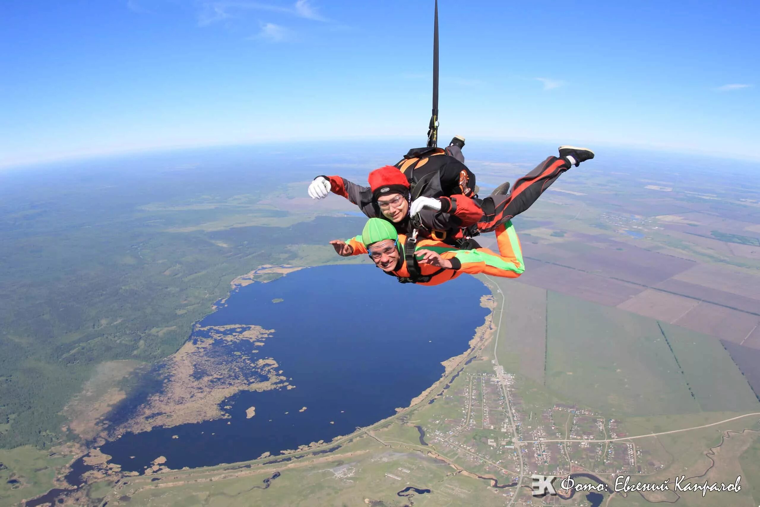Танай прыжки с парашютом. Аэродром Танай прыжки с парашютом. Аэродром Танай прыжки. Прыжок с парашютом аэродром Танай в Новосибирске.