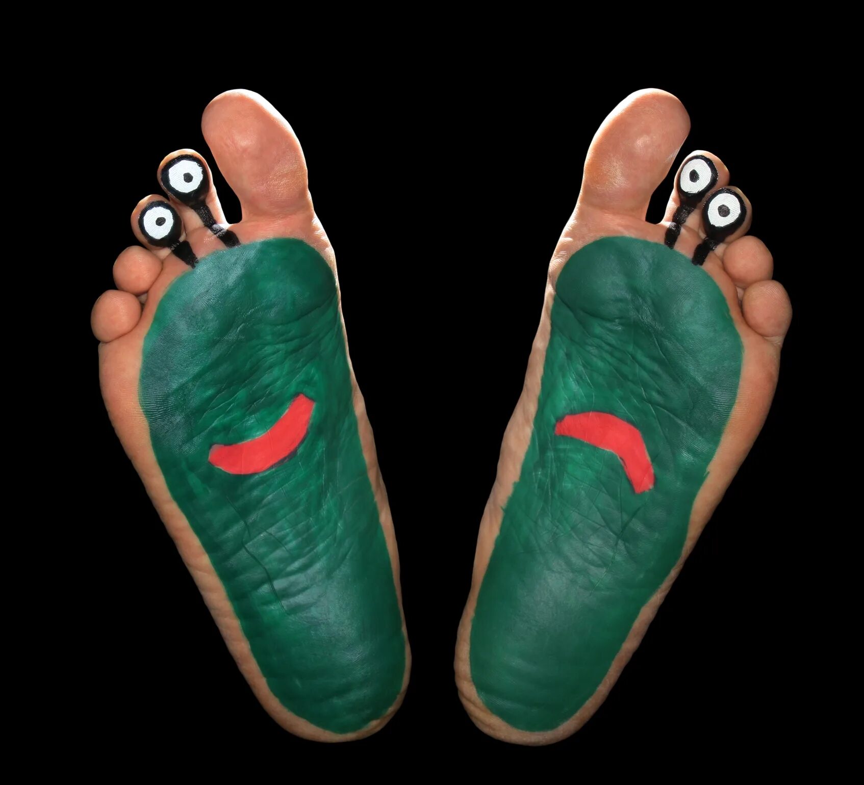 Тапки с пальцами. Зеленая пятка. Зеленые ступни. Ступни мальчиков красивые. Feet latex aquakey текст