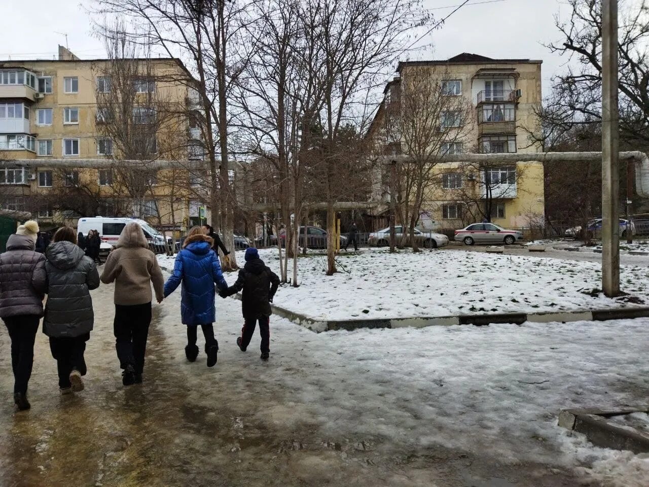 Симферополь поступи. Заминировали школу. Минирование школ в Симферополе. Школы Симферополя заминированы. Минирование школ в Крыму.