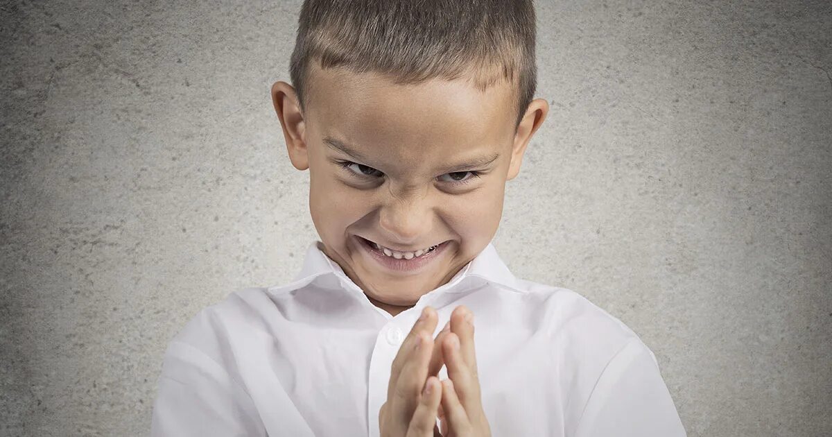 Злой пацан 2024. Злобный мальчик картинки. Злобный мальчик чихает. Школьник злится. Злобный мальчик.