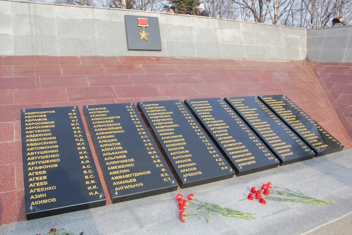 Сайт погибших в великой. Мемориал памяти погибших в Великой Отечественной войне. Памятник погибшим воинам в Великой Отечественной мемориал. Мемориал вечный огонь Уссурийск. Памятники погибшим воинам в годы ВОВ.