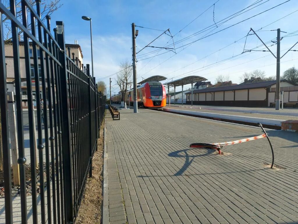 Зеленоградск Железнодорожная 12. Обновленный вокзал Зеленоградск. Железнодорожный летом (Калининградская область). Стрельба в Светлогорске Калининградской области.