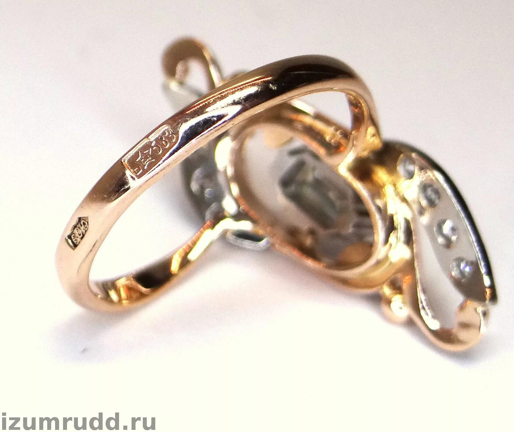 кольцо с изумрудом и бриллиантами 583. кольцо малинка с бриллиантами. золотое кольцо с бриллиантом 583 пробы.