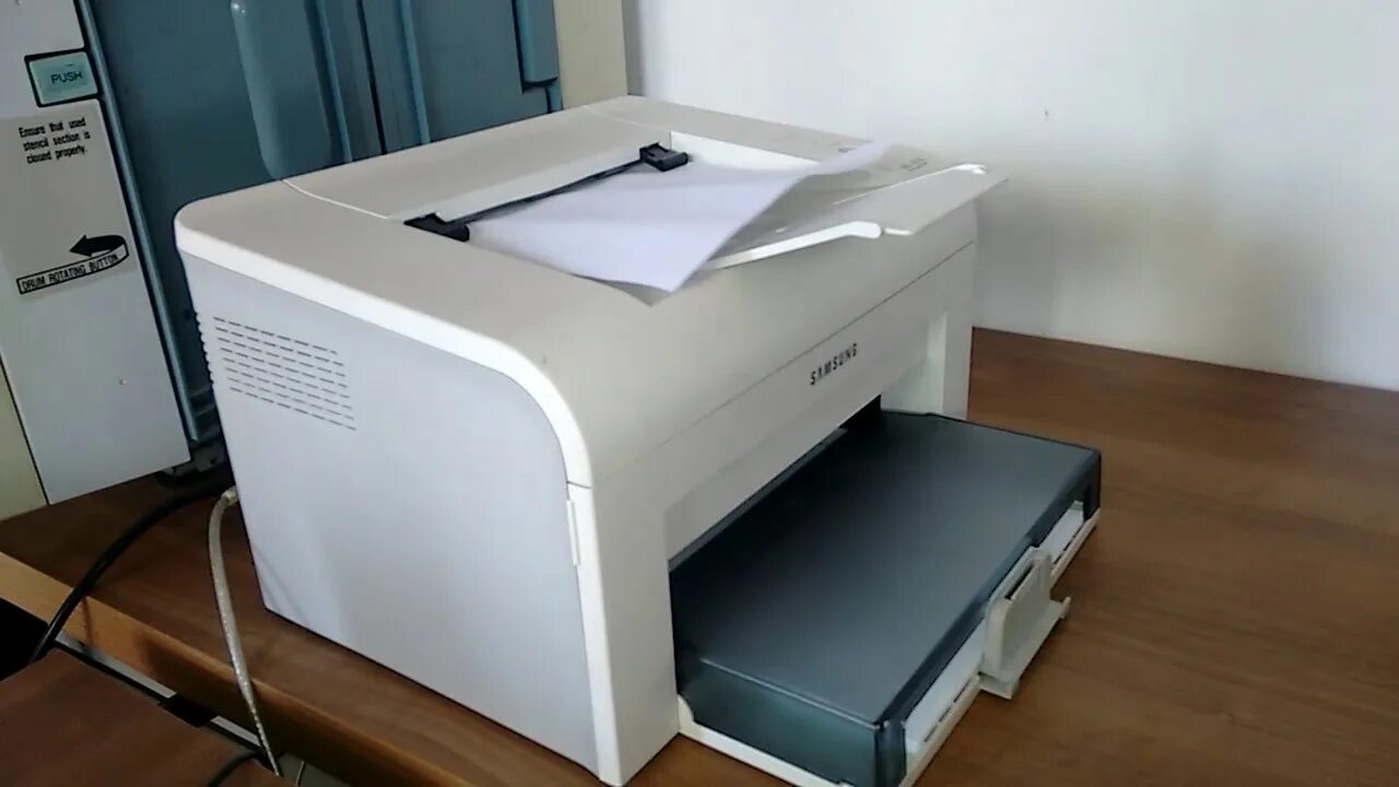 Samsung ml 1615 драйвер windows. Лазерный принтер samsung ml-1610. ml 1610 принтер. самсунг мл 1610. samsung ml 1615.