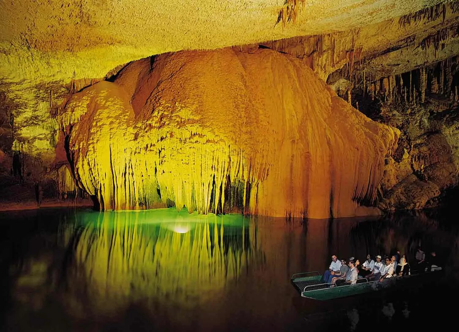 Caves adventures. Грот Джейта в Ливане. Пещера Джейта Ливан. Джейта Гротто Ливан пещера. Джейта достопримечательности Ливана.