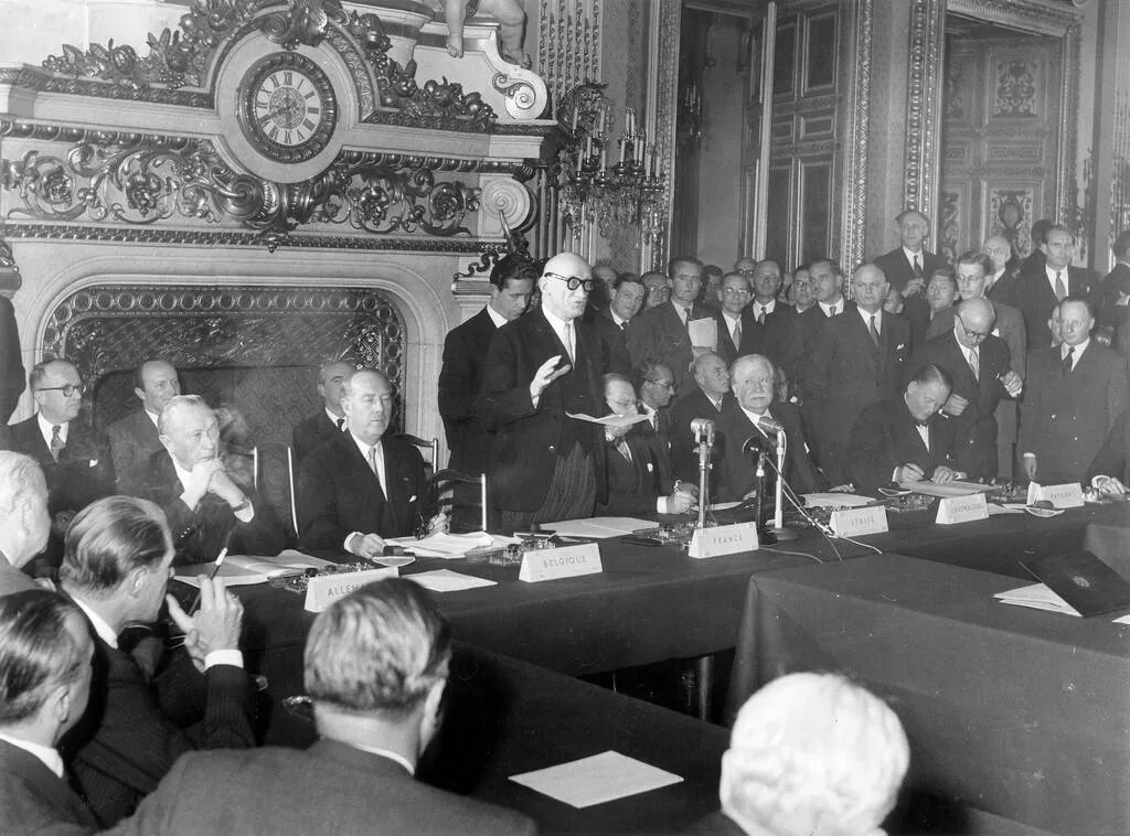 Исторические переговоры. Совет министров Франции 20 века. Брюссельский пакт 1948. Брюссельский пакт 1954. ЕОУС 1951.