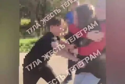 Мальчик ударил девочку
