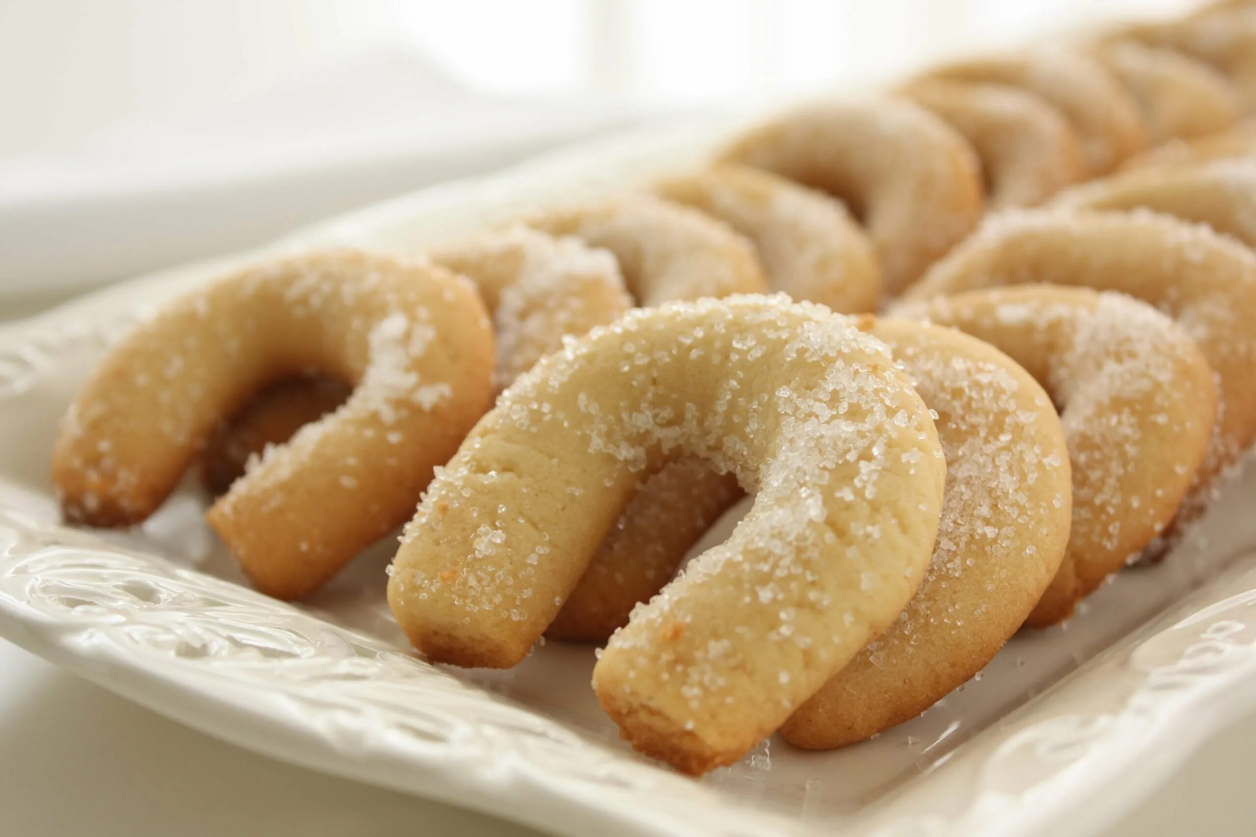 Sugar biscuits. Песочное печенье рогади. Песочные рогалики. Печенье княжеское. Печенье рогалики.