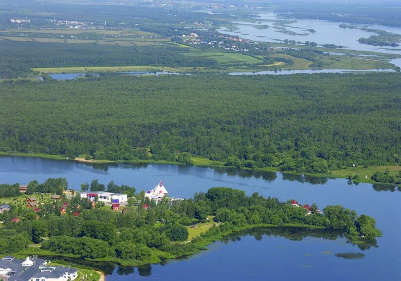 Zavidovo village. Национальный парк Завидово. Парк Завидово Тверская область. Тверская область Конаковский район Завидово. Остров Низовка Тверская область.