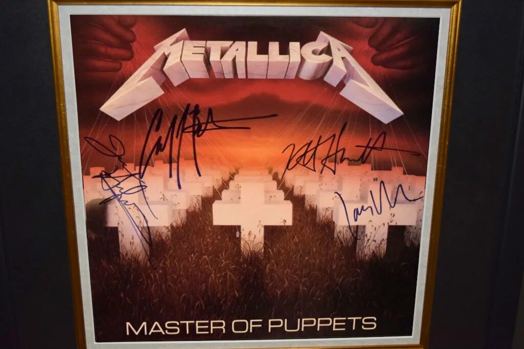 Master of puppets текст. Master of Puppets Ларс Ульрих. Постер Master of Puppets. Metallica Master of Puppets обложка. Плакаты металлика Master of Puppets.