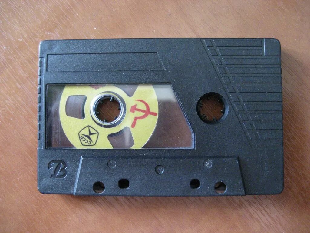 Назад в ссср аудиокнига. Аудиокассета Fisher c60lh. Катушечные компакт кассеты. Кассета с катушками Akai. Panasonic f2 1986 кассета.
