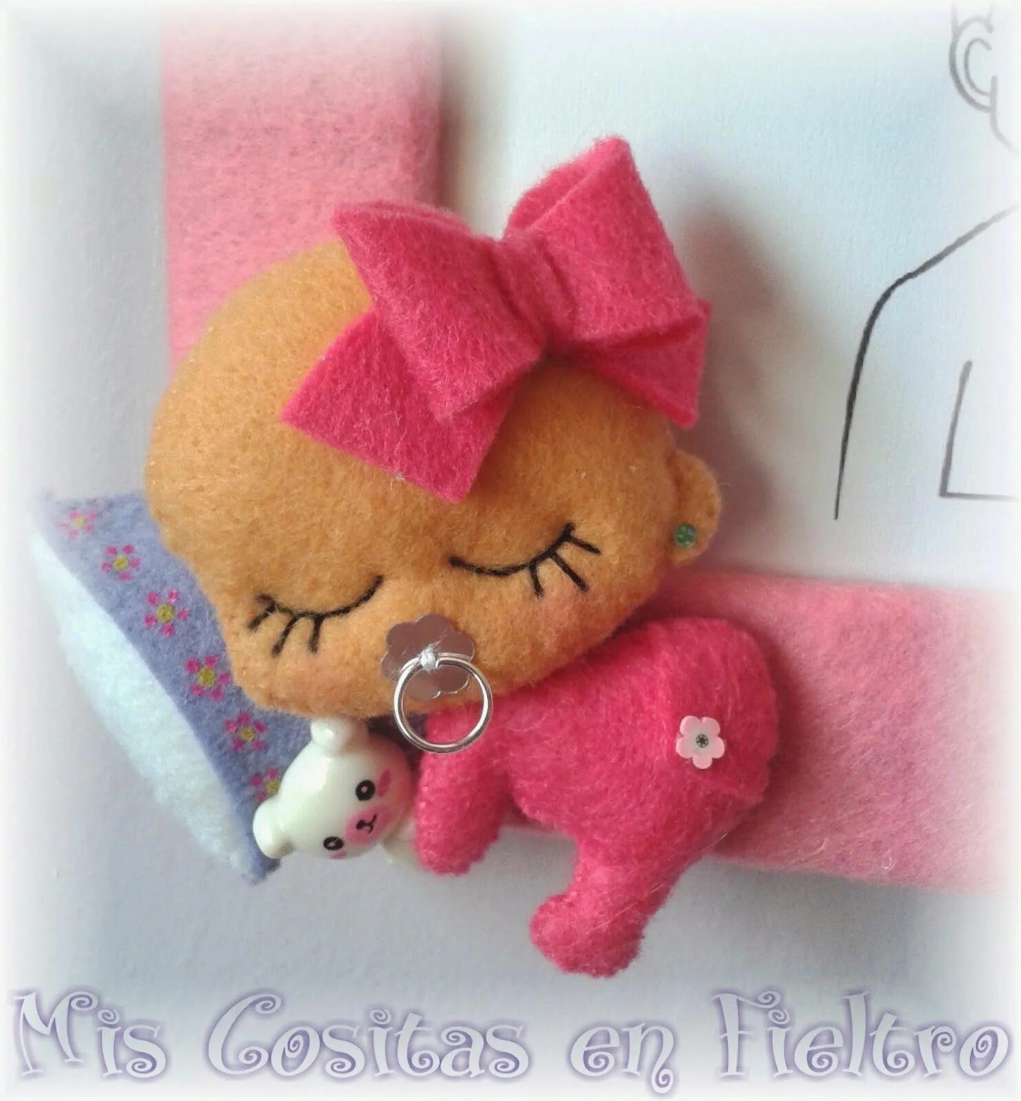 Сшить мягкую игрушку. Как сшить игрушку из фетра. Маленькие игрушки из фетра. Игрушки из фетра. Фетр игрушки.