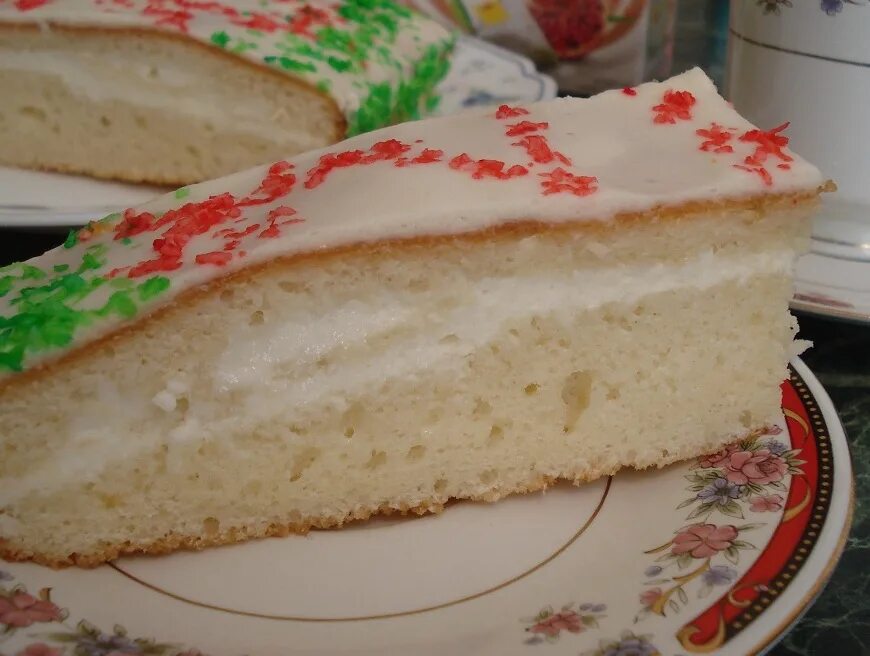 Тортик из кефира. Кефирный торт. Торт на кефире со сметанным кремом. Самый простой и вкуснейший кефирный тортик.