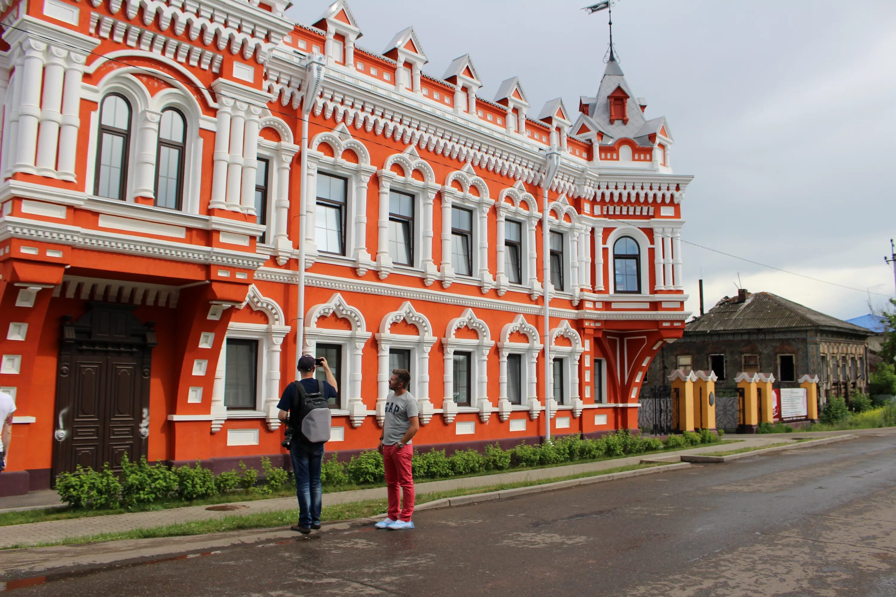 Есть город сарапул. Дом купца башенина в сарапуле. город сарапул удмуртская республика. дом купца павла корешева сарапул. удмуртия сарапул набережная.