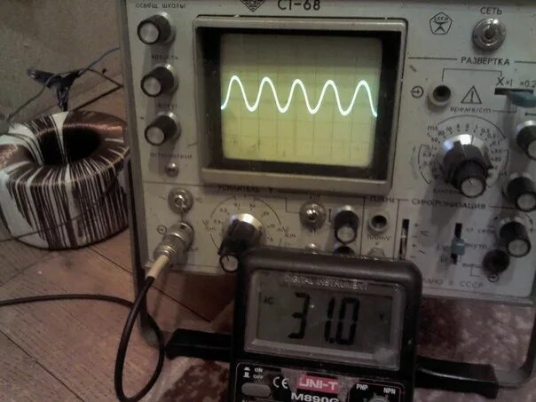 Регулировка осциллографа. Ток покоя осциллографом. идеальная волна 220 вольт 50 осциллографе. настройка тока покоя усилителя с помощью осциллографа. ток покоя в усилителе радиотехника 101.