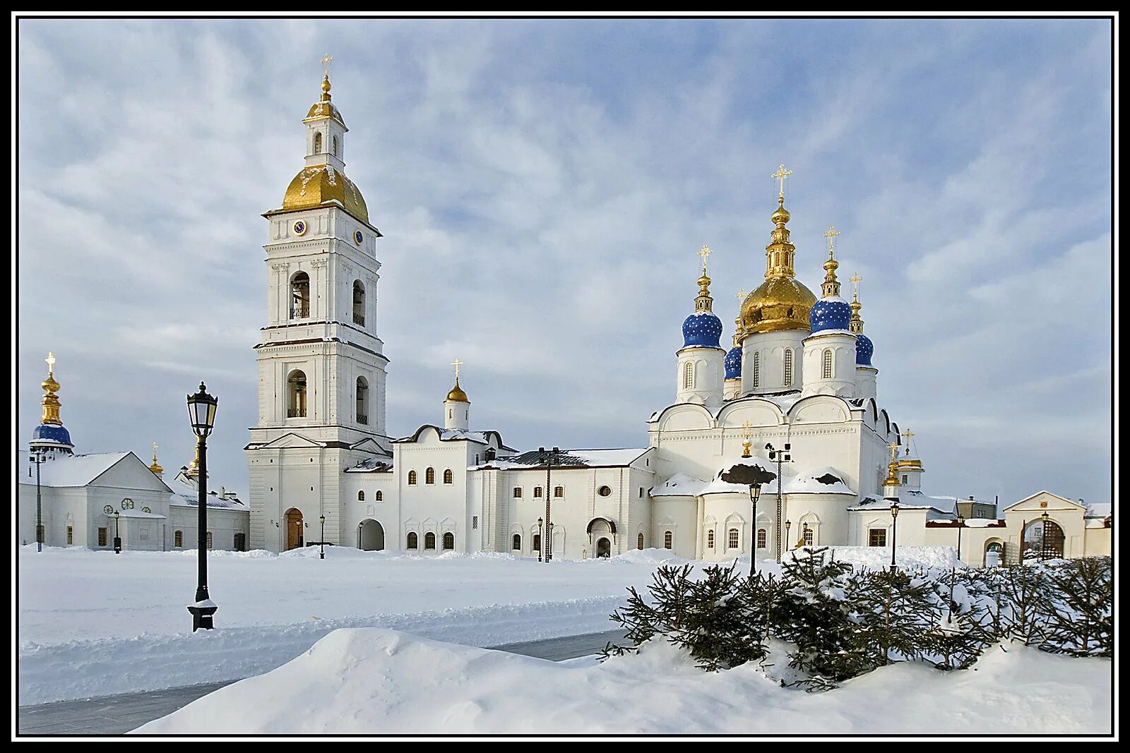 Якутск тобольск. Город Тобольск Тобольский Кремль. Тобольский Кремль Тюмень. Тобольск древняя столица Сибири. Белокаменный Тобольский Кремль.