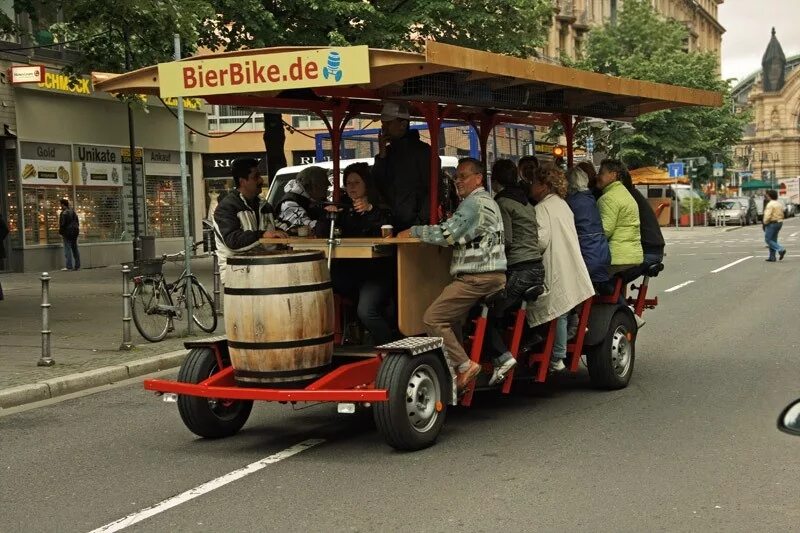 бар на колесах. Beer bike прага. бар на колесах. пивной бар на колесах (германия). бар на колесах.