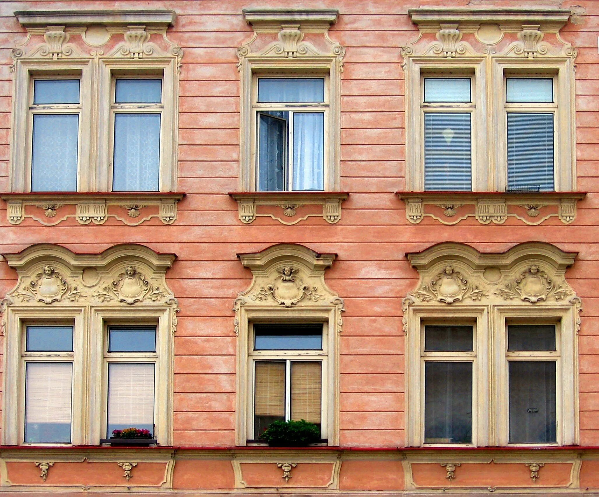 Фасады домов окна. Питер Руст архитектура. Фасад здание Петербурга Руст. Рустовка фасада Версаль. Окна здания.