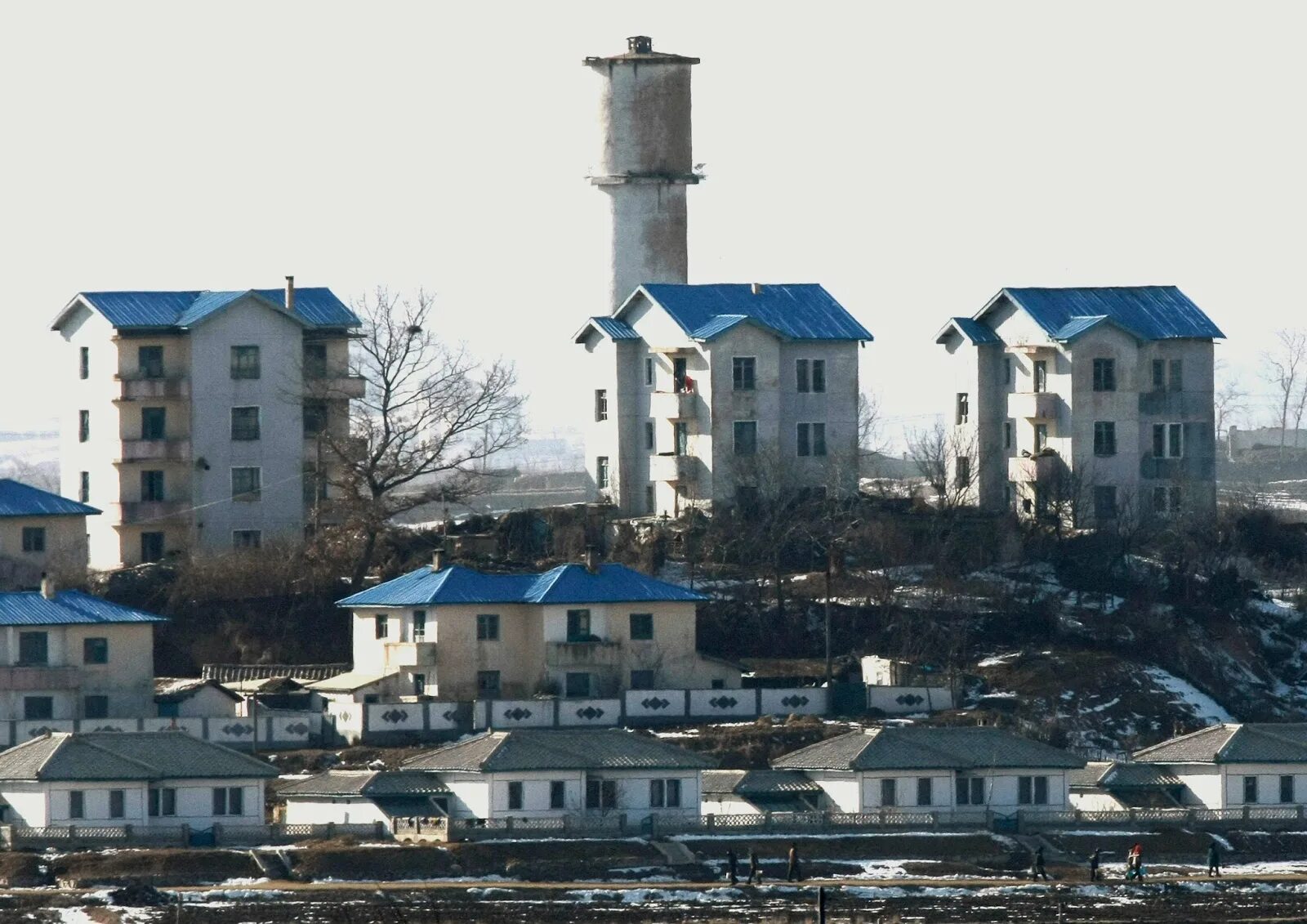 North village. Киджондон. Киджондон Северная Корея. Деревня Киджондон. КНДР города призраки.