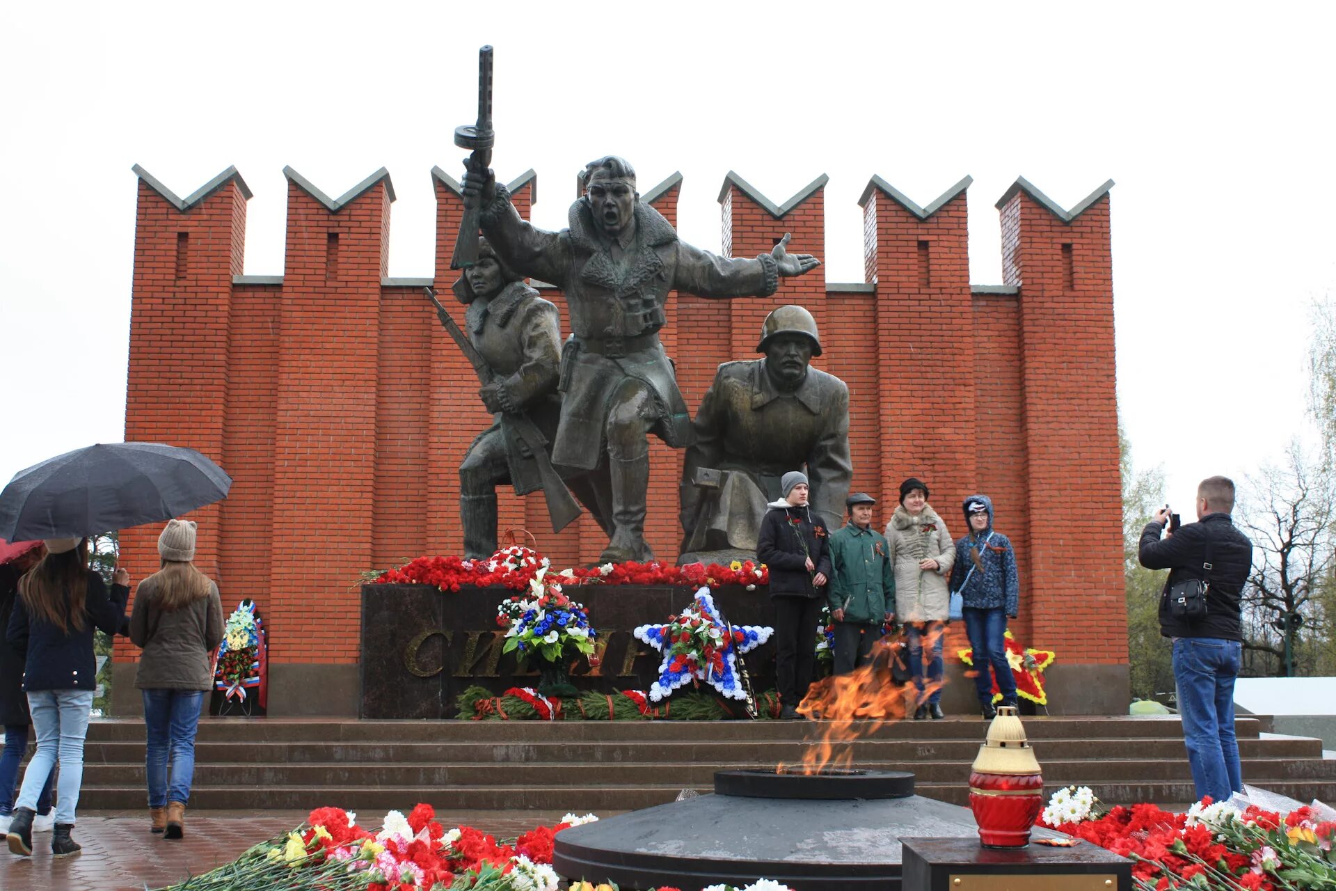 Снегири мемориальный комплекс рубеж славы. Мемориал воинам сибирякам Волоколамское шоссе. Мемориальный комплекс рубеж славы на Волоколамском шоссе. Снегири Истринский район мемориал. Памятник в снегирях