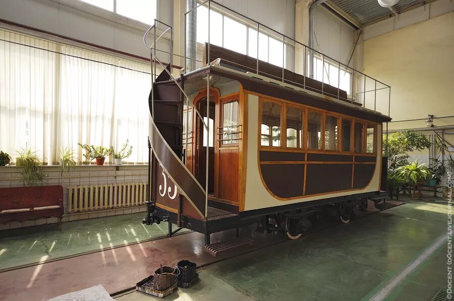 первый трамвай паровая конка в санкт-петербурге. вагон конки. музей трамваев в москве. вагон конки. вагоны конка.