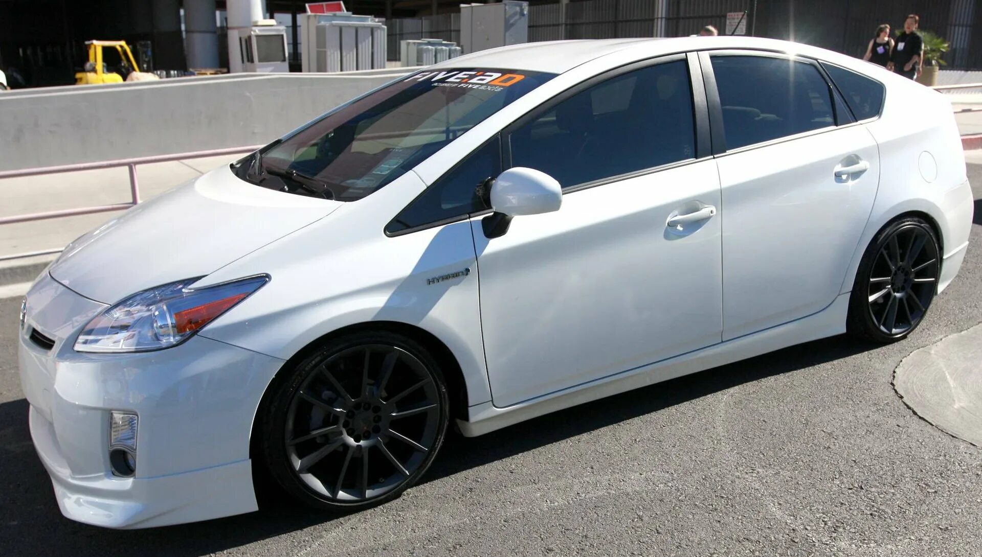 Диски prius. Тойота приус 30. диски тойота приус 30. toyota prius 30 белый. диски на toyota prius 30.
