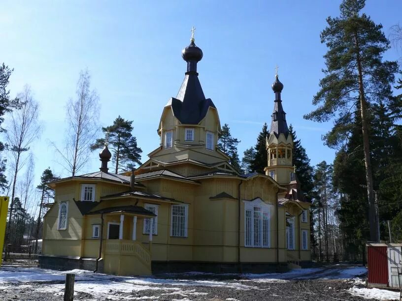 Гатчинский район поселок. Посёлок Вырица Церковь Петра и Павла. Храм в Вырице Ленинградская область. Церковь Иоанна Кронштадтского в Вырице. Вырица Гатчинский район Ленинградская область.