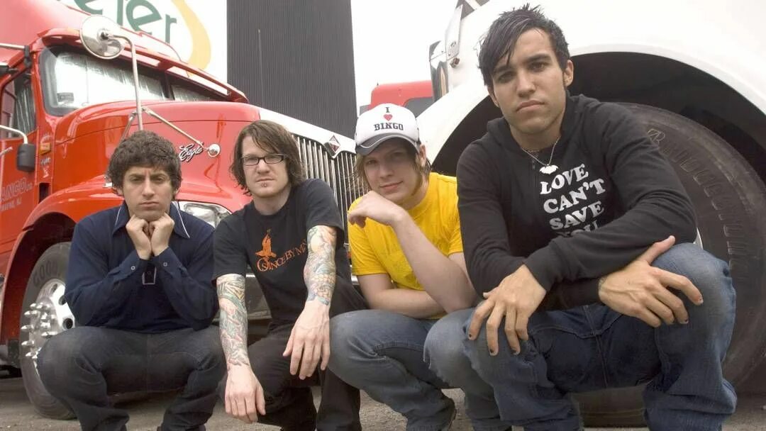 Fall out boy 2005. Майк парешкувиц Fall out boy. Fall out boy foto 2005. Барабанщик Fallout boy. 23 декабря 2005