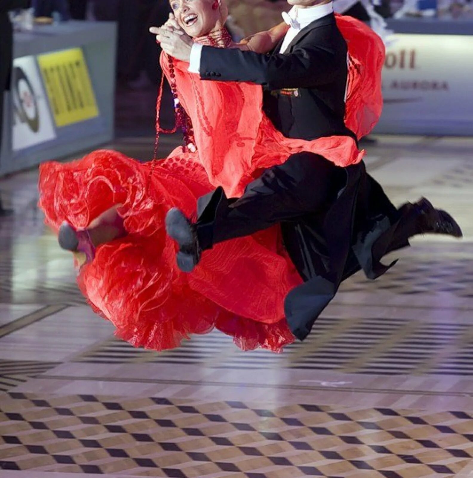 Разновидность быстрого фокстрота 8. Разновидность быстрого фокстрота 8. Квик степ танец бальные танцы. Бальные танцы фокстрот. Разновидность быстрого фокстрота 8.