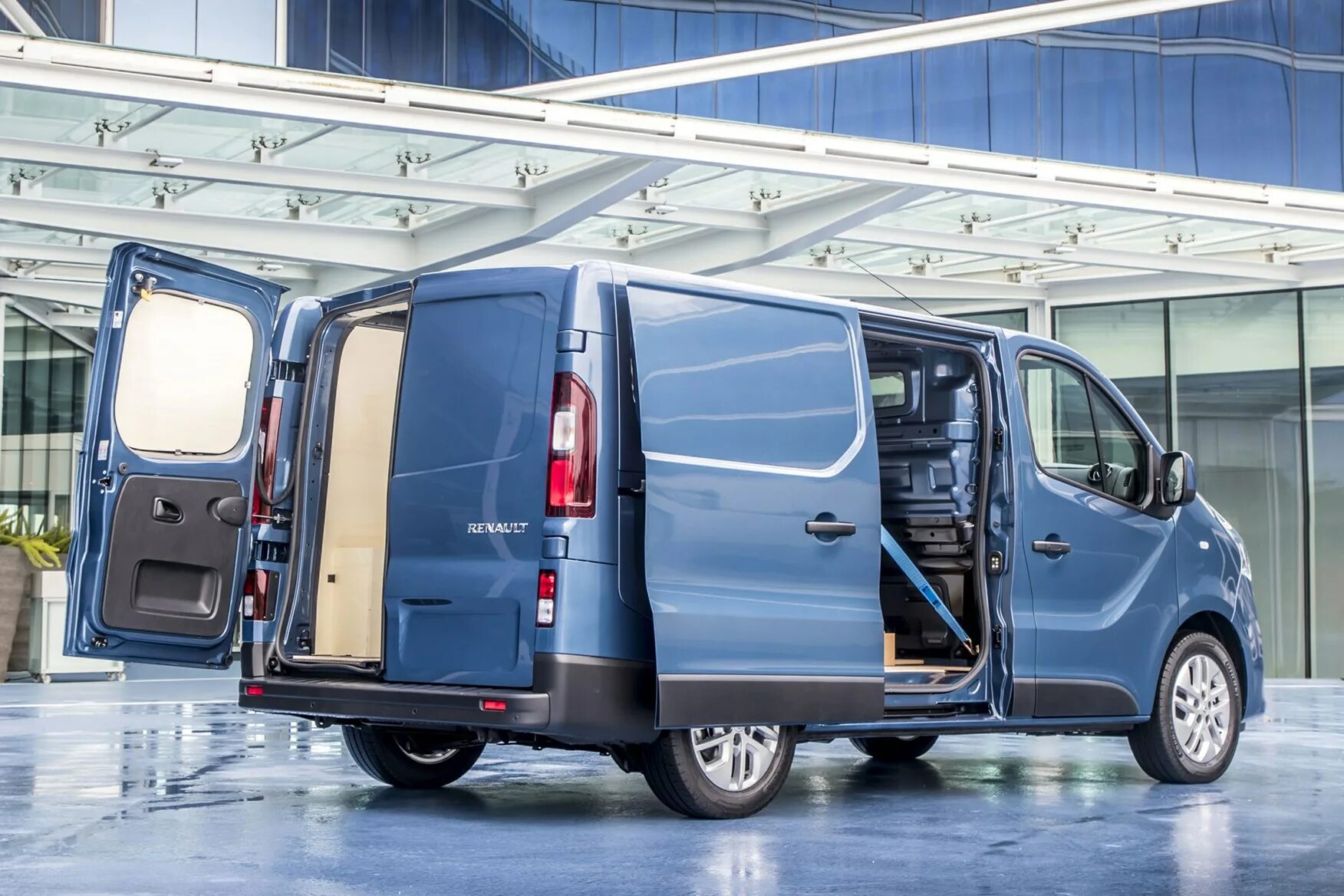 Рено трафик 1.6. Фургоны Рено трафик 2030. Renault Trafic Dimensions. Рено трафик 2014-2020. Ренаулт трафик фургон малотоннажный в.