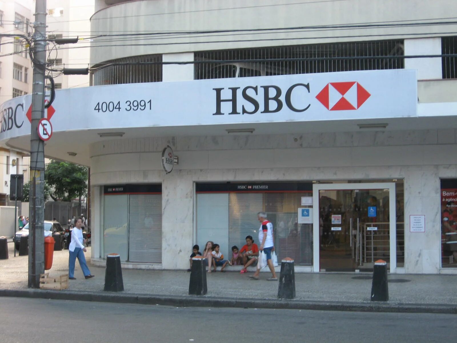 Тип bank. HSBC. HSBC Bank. Реклама HSBC. HSBC банк рр.