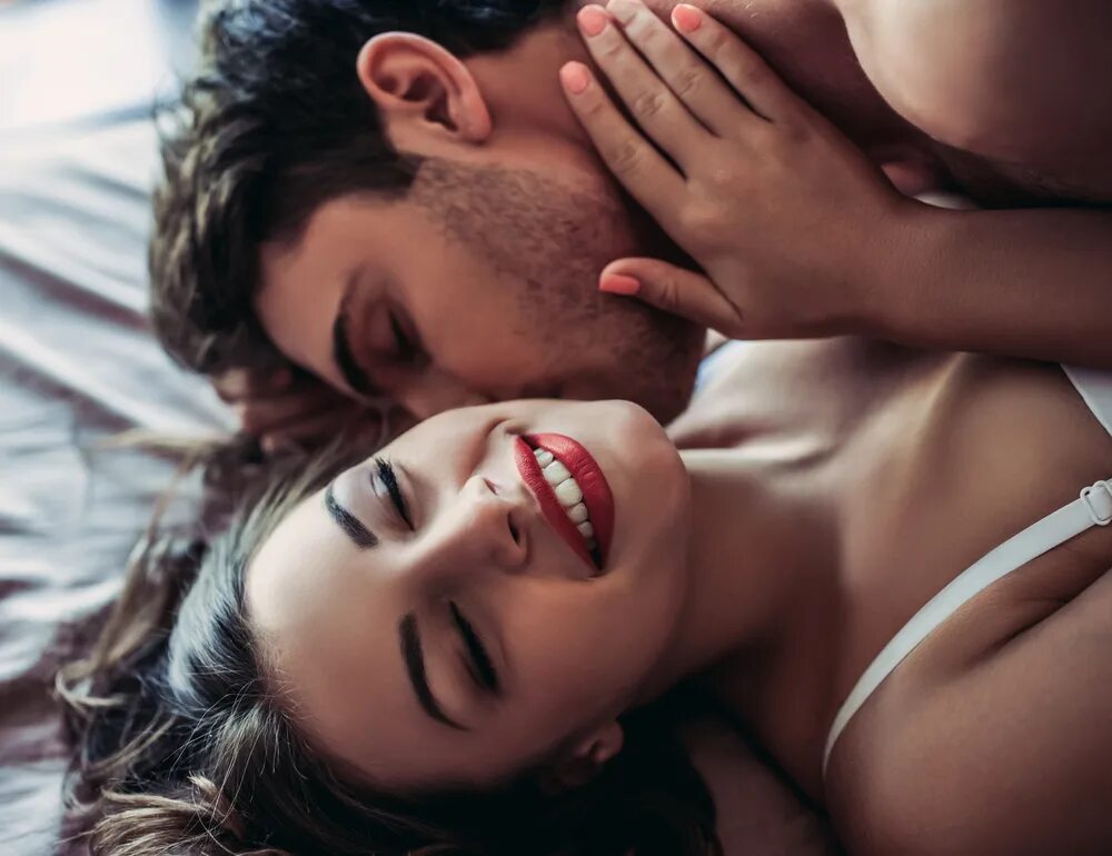 Страстно. Любовь и страсть. Чувственный поцелуй. Женщины для удовольствия. Страстные поцелуи.