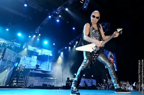 Scorpions live