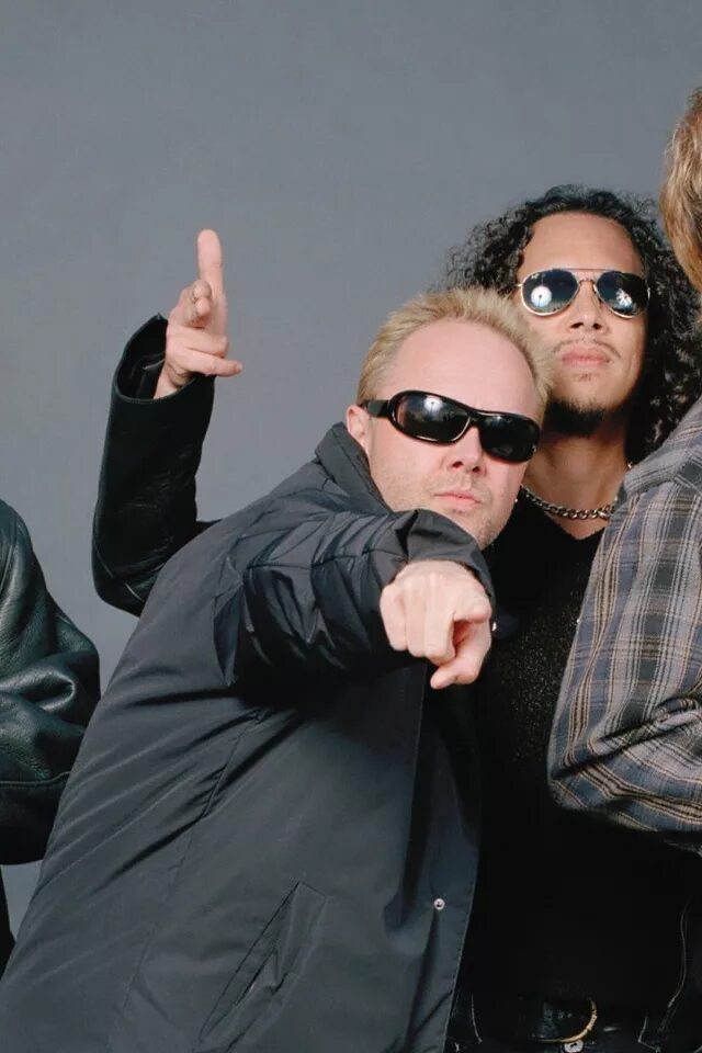 Рок музыканты. Фото рок музыкантов. Российский рок музыкант и актер. Metallica 2003. Металлика поет на русском офицеры