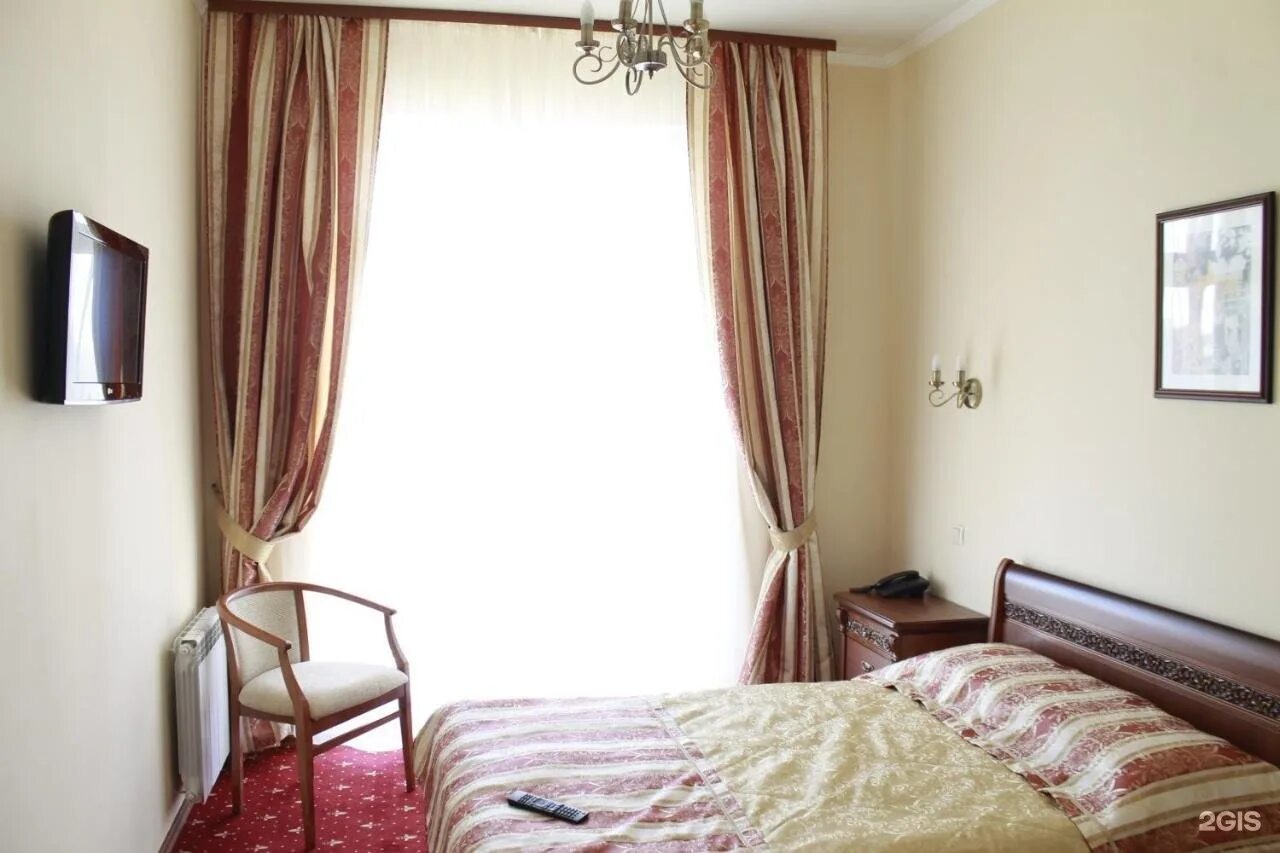 Гостиница версаль белогорск. Хабаровск гостиница версаль. Гостиничный комплекс версаль хабаровск. Гостиница версаль хабаровск. Сайт гостиницы версаль хабаровск.