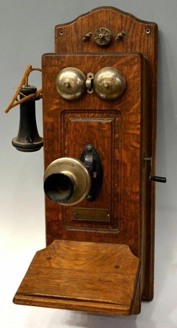 Телефон 1900. Телефонный аппарат Эриксон 1900-е. Телефонный аппарат 19 век Белл. Старинные Телефонные аппараты 19 века. Старый телефон.