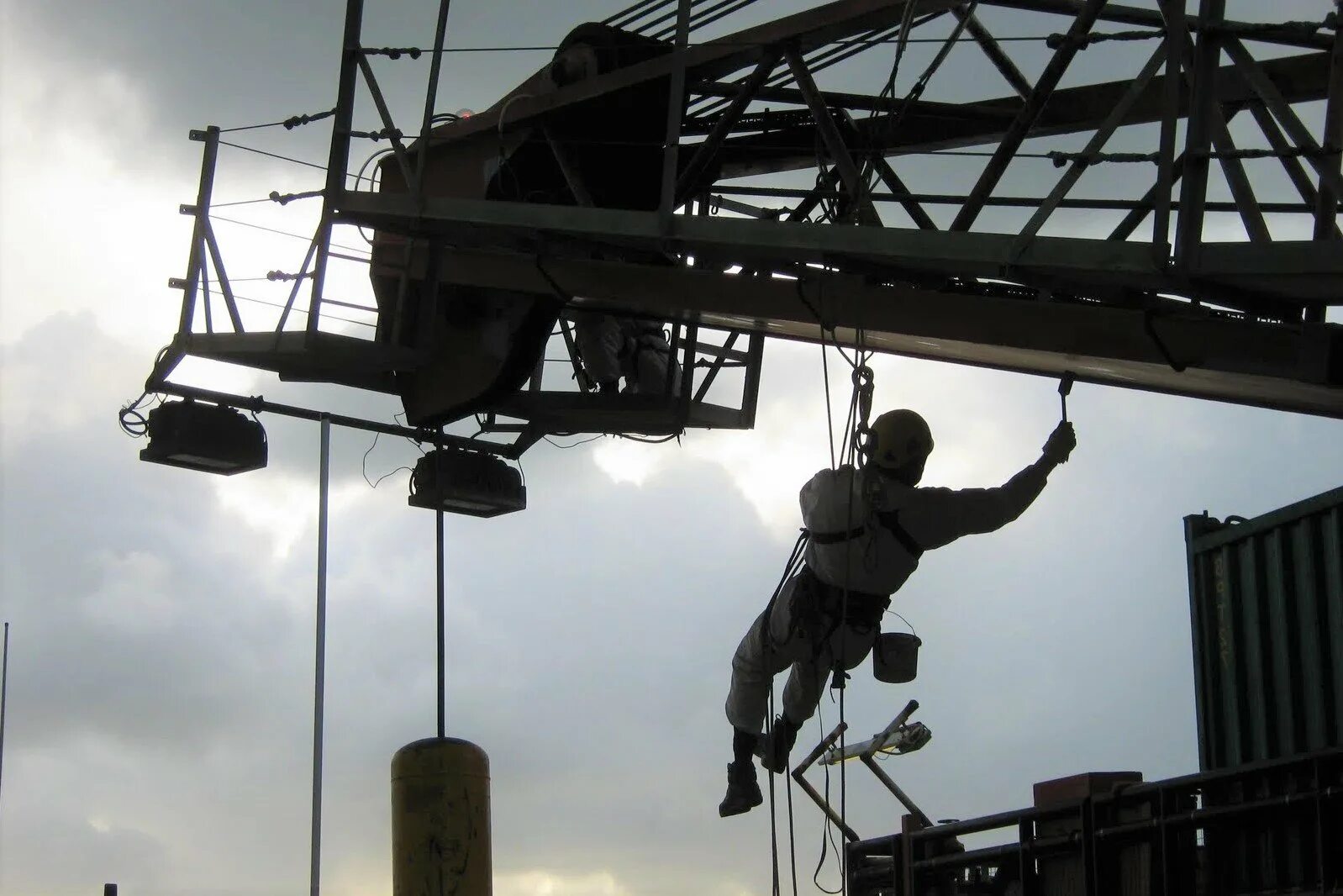 обследование технического состояния зданий и сооружений. обучение работам на высоте. поставщики материалов. средства подмащивания монтажная площадка. промышленый альпинизм.