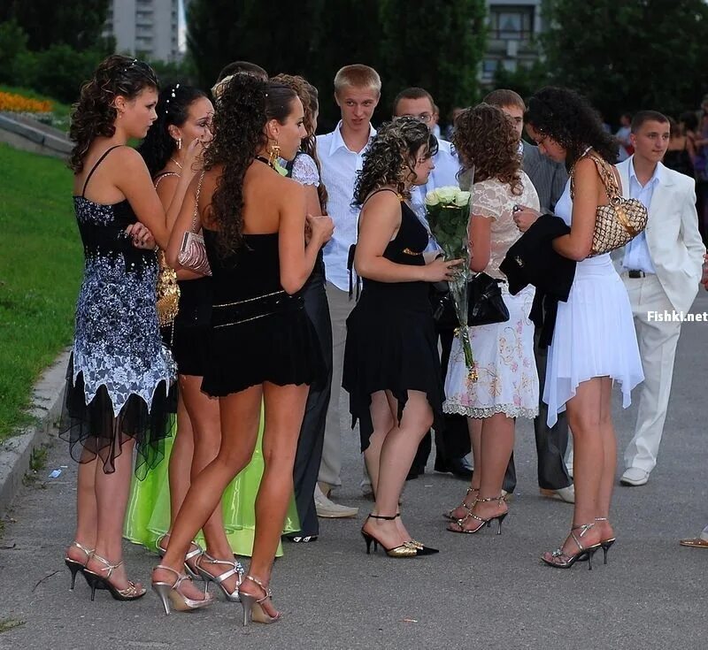 девушки выпускницы. выпускной. смешные выпускники. дети после выпускного. девушки на выпускном.