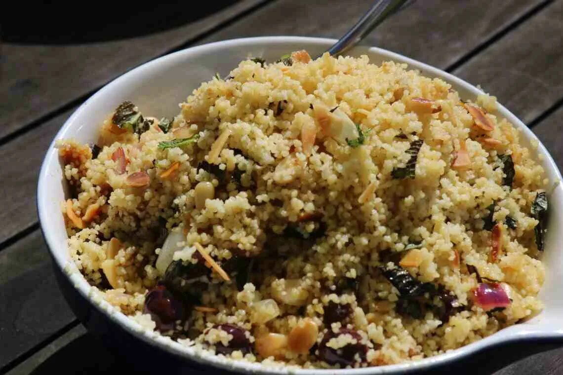 Кус кус сделать из манной крупы. Кускус бахрейн. кускус солнечный край. кускус в доме. проросший кускус.