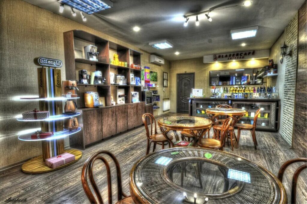 Кофе на дом оборона. Деревянный дом кофе с молоком. Кофейный дом. Фулижанку кави для коханого привития. Кофе домик реклама.