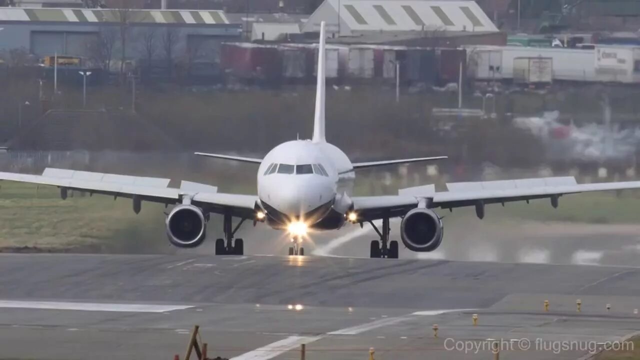 Можно самолеты видео. Взлет посадка. Посадка при сильном боковом ветре. Взлет и посадка самолета. Взлеты и посадки самолетов видео.