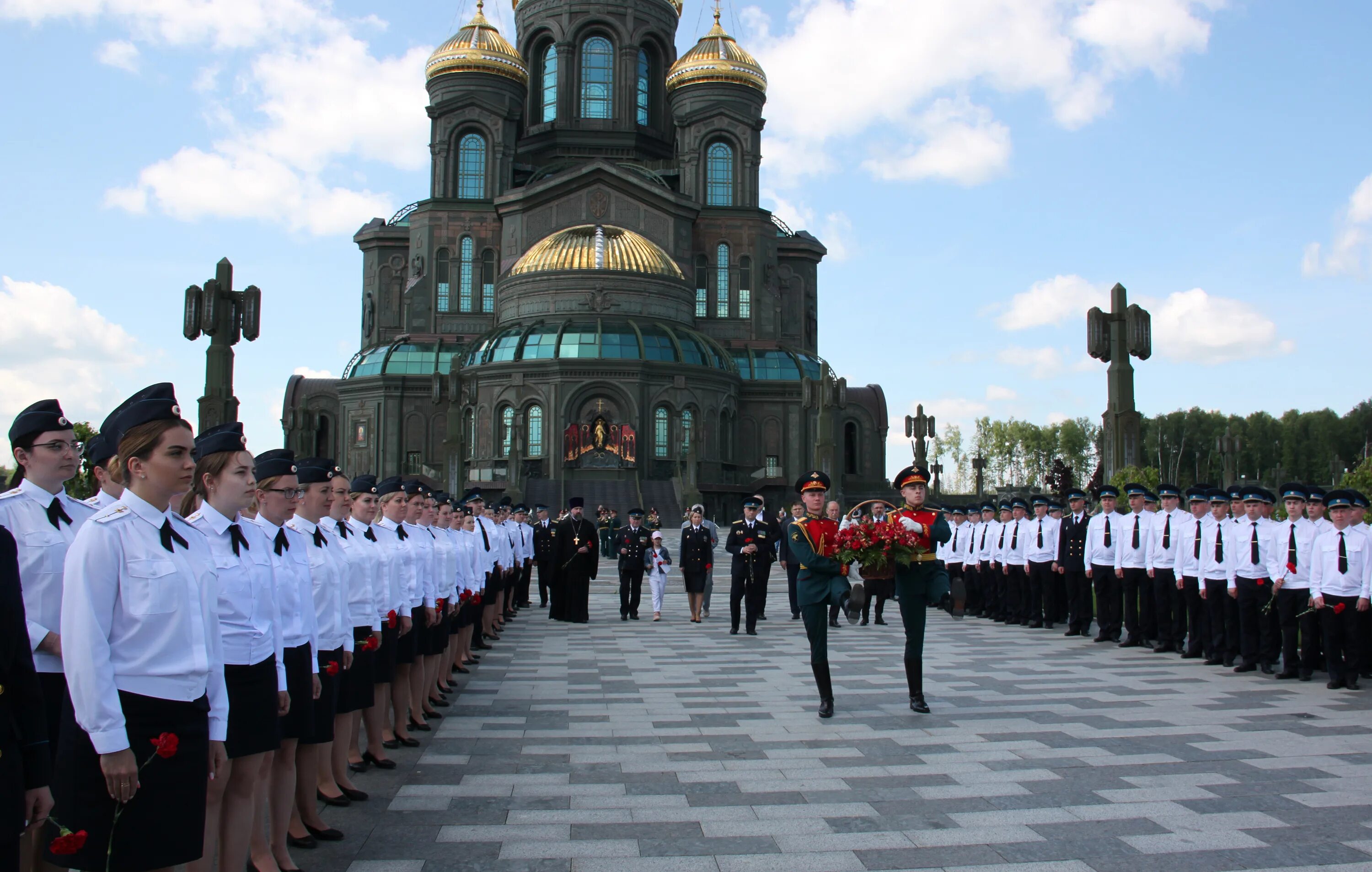 Служба на 1 июня. Присяга судебных приставов 2022. Присяга ФССП 2022 храм Вооруженных сил. Музейно-храмовый комплекс вс РФ Минобороны России. Храм Вооруженных сил в Подмосковье.