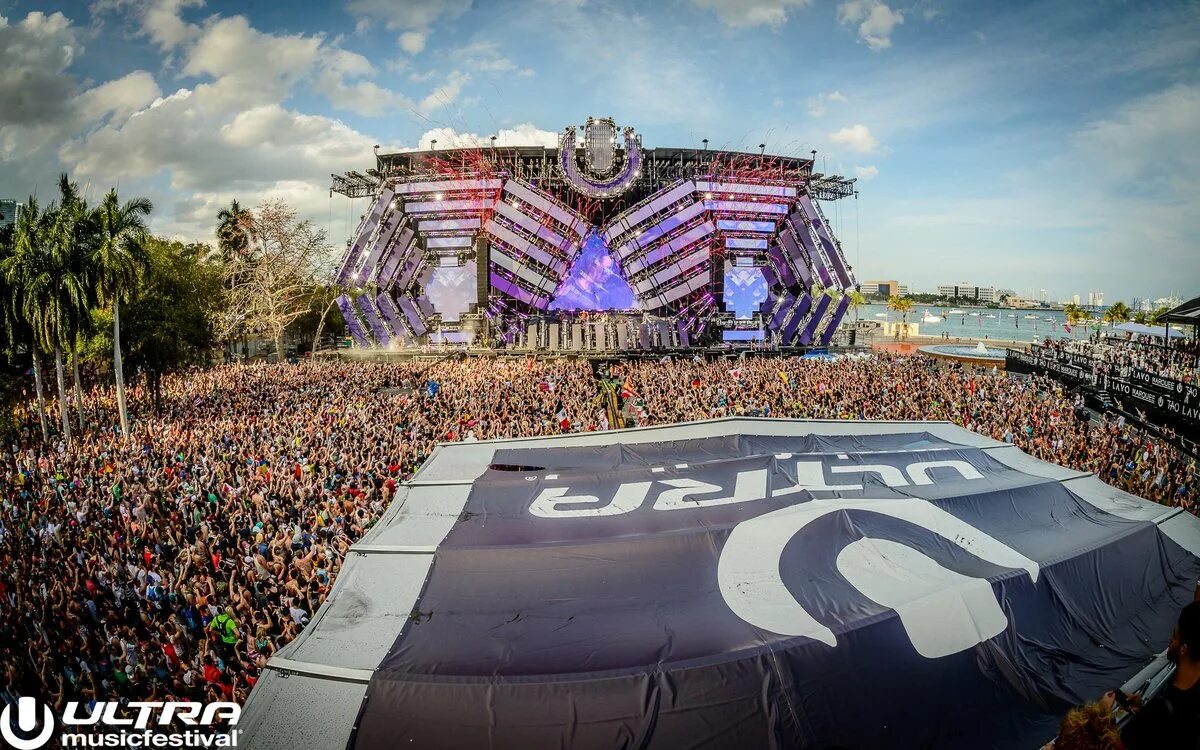 Ultra music 2024. Ультра мьюзик фестиваль майами. ultra music festival miami в сша. музыкальный фестиваль в the pointe. музыкальный фестиваль вид сверху.