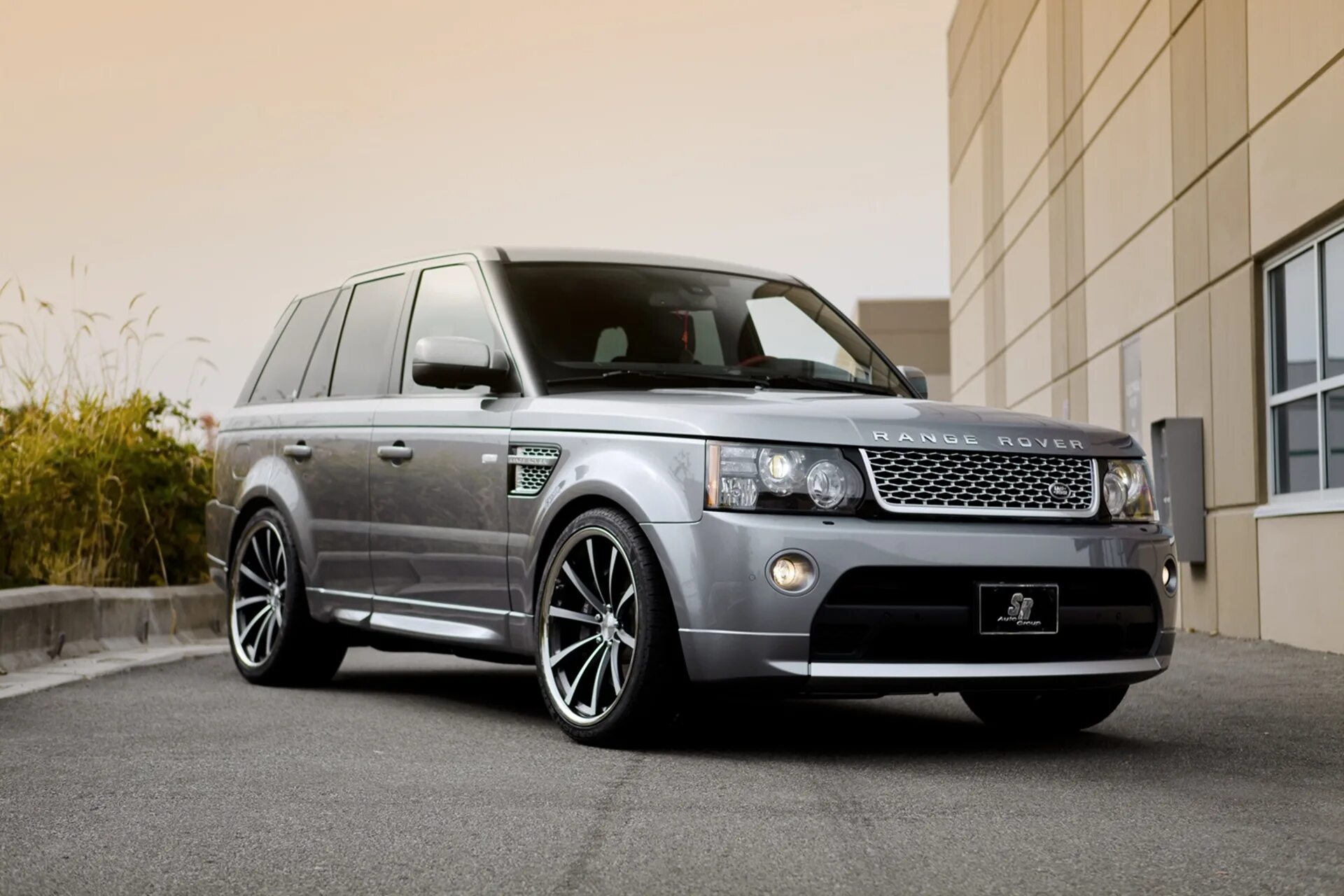 Land rover range rover sports. Машина Рендж Ровер спорт. Range Rover Sport 2014. Рендж Ровер спорт серый. Range Rover серый.