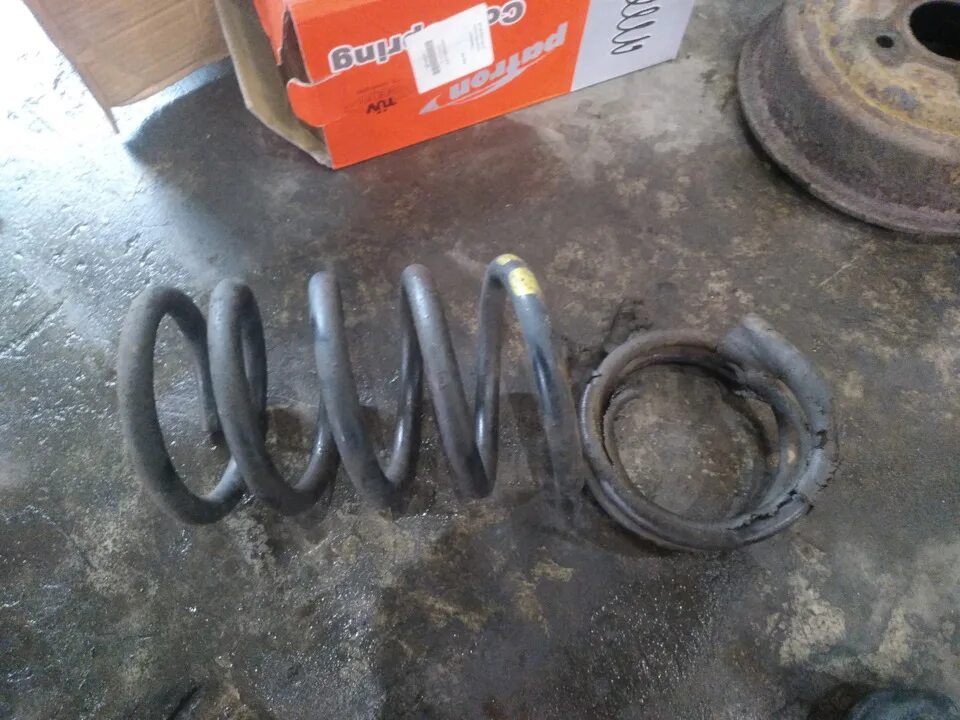 Пружины форд фокус с мах 2005. Пружины форд мондео 4. Пружина задняя ford focus '98-. Задние пружины от ваз на форд фокус 2. Пружины ford taurus 3g.