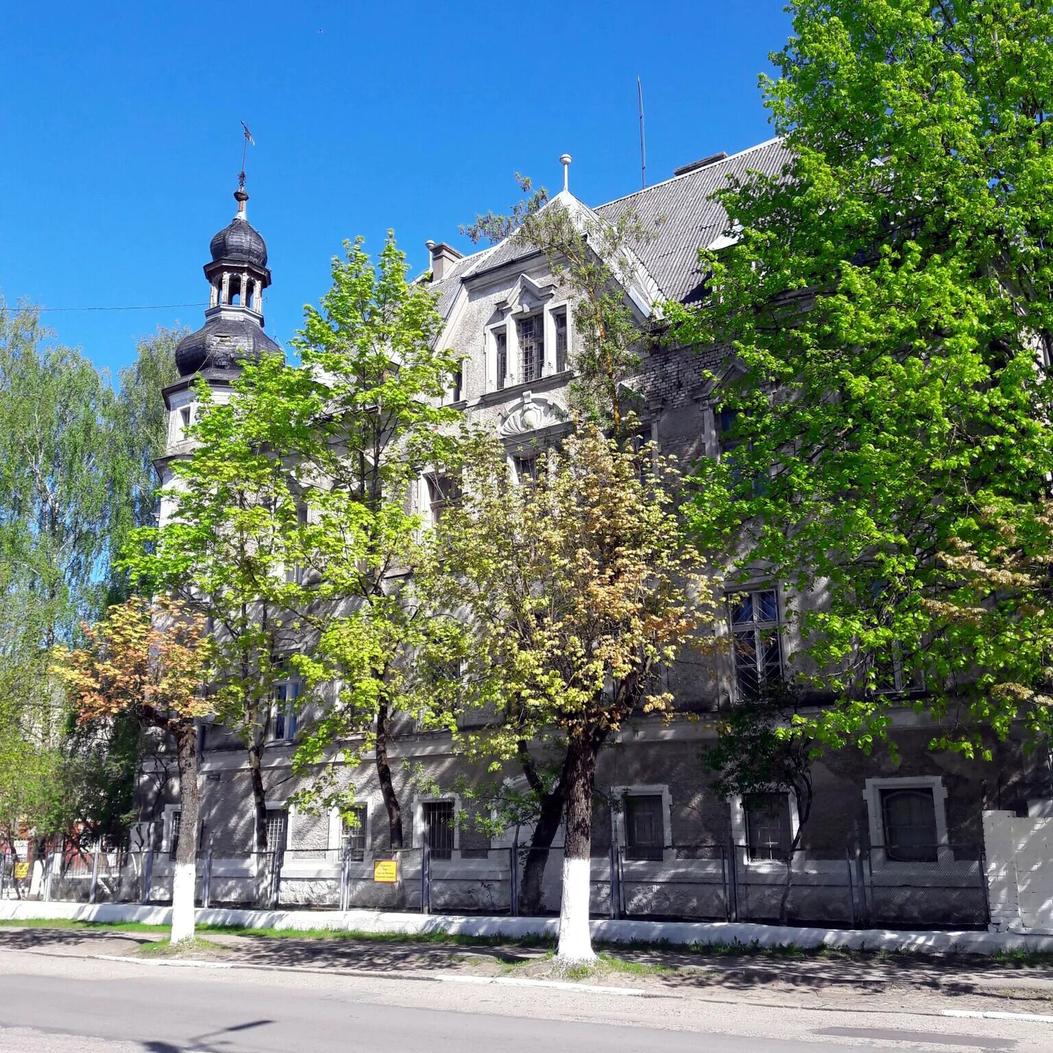 Погода в гусеве самая точная. Зальцбургская кирха Гусев. Город Гусев Калининградской области. Гусев город в Калининградской области фонтан. Центральная площадь Гусев Калининградская область.