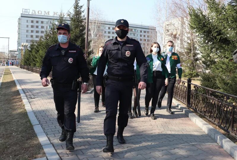 Добровольцы полиции. Охрана на улице. дежурство, патрулирование, охрана. охрана патрулирует. дружина полиции.