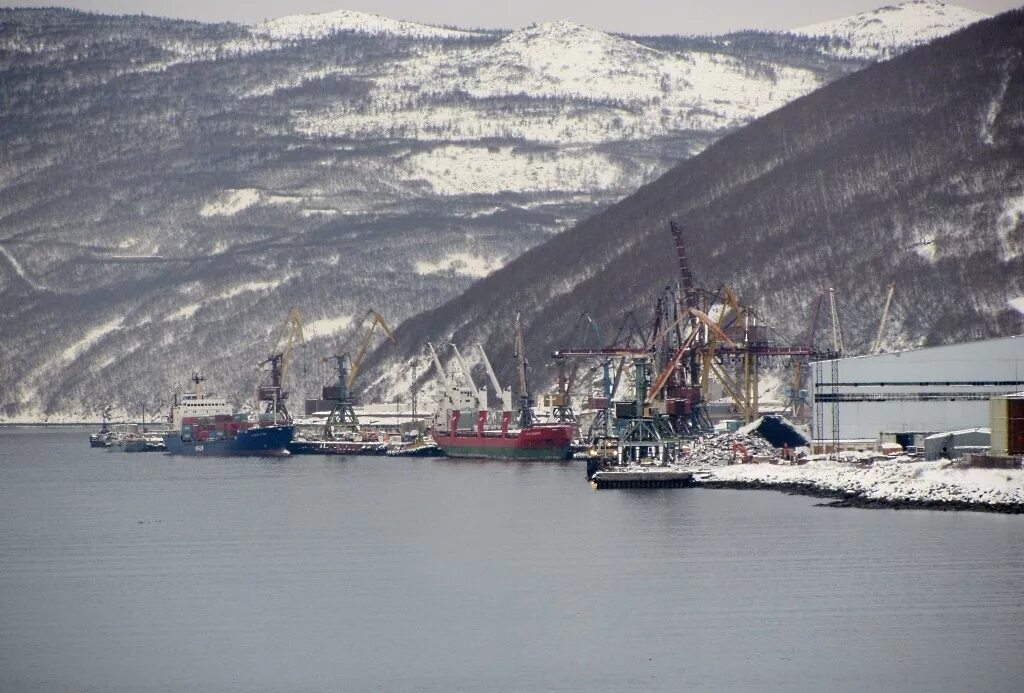 Пароходы магадана. Порт Магадан. Морской порт Магадан. Морпорт Магадан. Торговый порт Магадан.