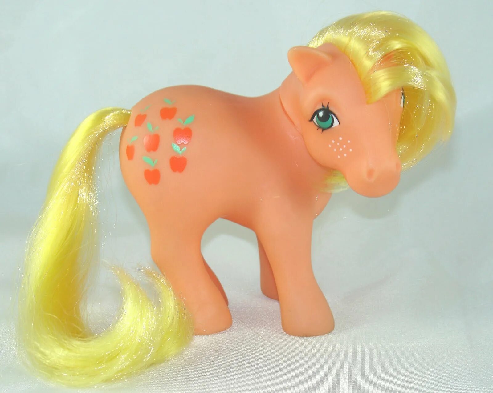 Купить пони старых. Эпплджек g1 Toy. My little Pony g1 игрушки. Эпл Джек пони игрушка. My little Pony 1 поколение игрушки.